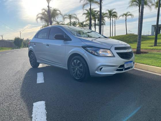 CHEVROLET ONIX 1.0 MPFI JOY 8V FLEX 4P MANUAL CHEVROLET ONIX 1.0 MPFI JOY 8V FLEX 4P MANUAL